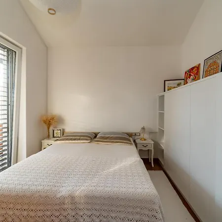 Sunny Hill Apartment *